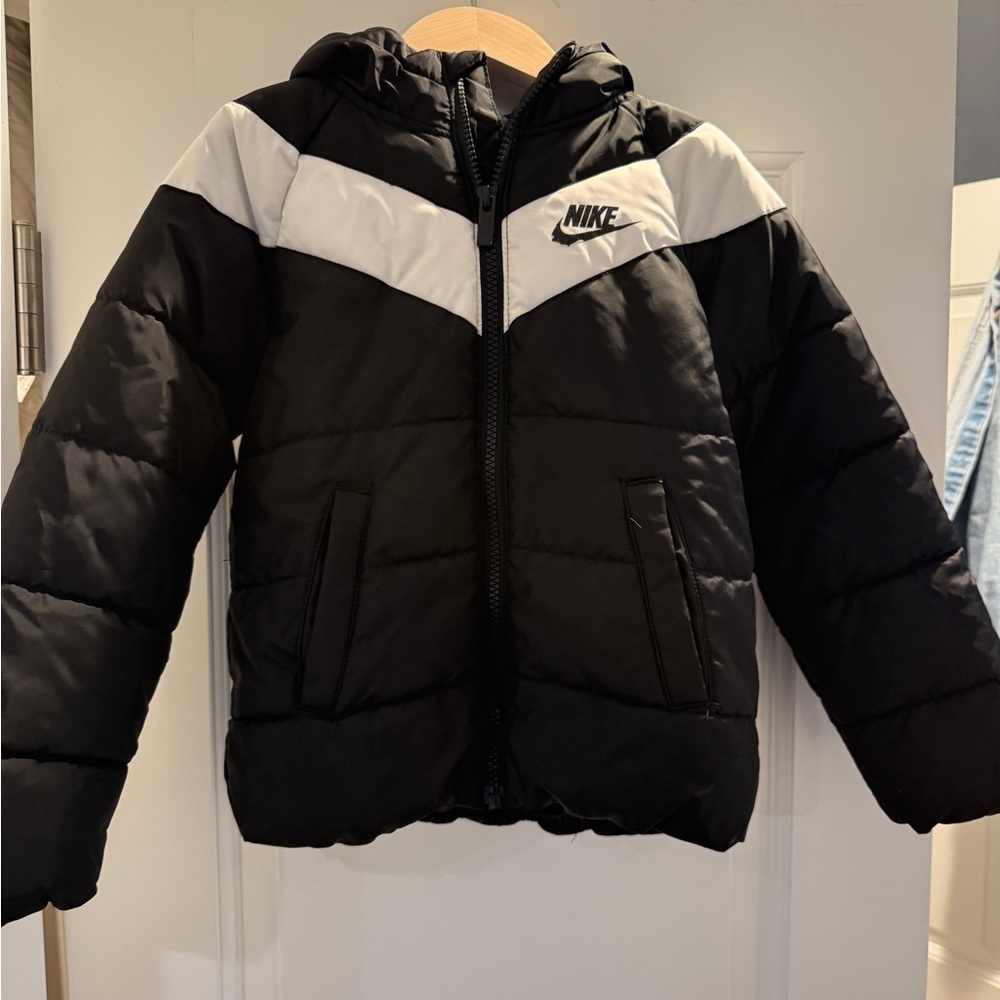 Nike Black and White Puffer Jacket with Hood